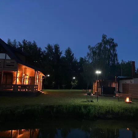 Drewniany Nad Stawem Z Sauna I Jakuzzi
