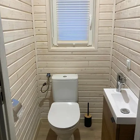 Drewniany Nad Stawem Z Sauna I Jakuzzi * Miedzyborow