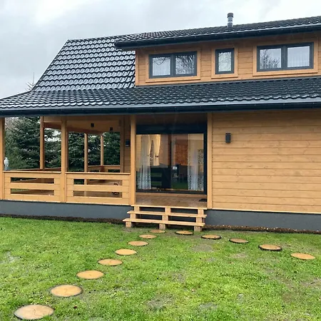 Drewniany Nad Stawem Z Sauna I Jakuzzi